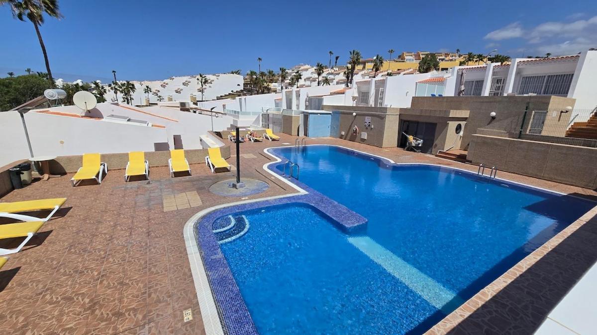 3 Bedrooms In Island Village Pool View Apartment *
